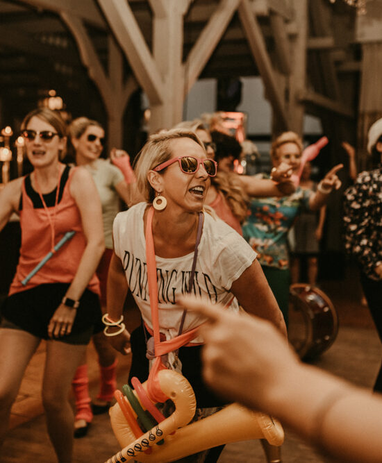 Ronja Bensch Hochzeitsfotograf Leverkusen: Boho Hochzeitsfotos Fotoshooting Scheune Hannover