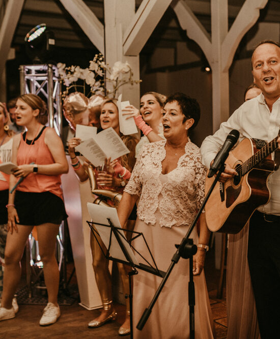 Ronja Bensch Hochzeitsfotograf Leverkusen: Boho Hochzeitsfotos Fotoshooting Scheune Hannover