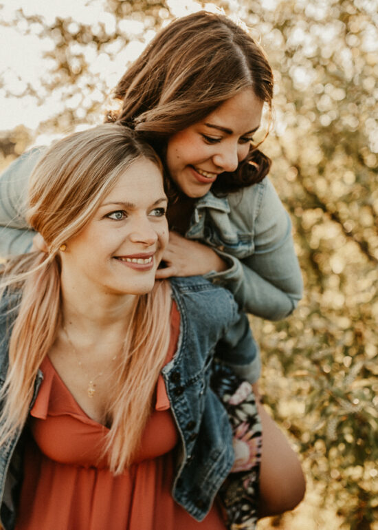 Ronja Bensch Hochzeitsfotograf Leverkusen: Freundinnen Fotoshooting Heide
