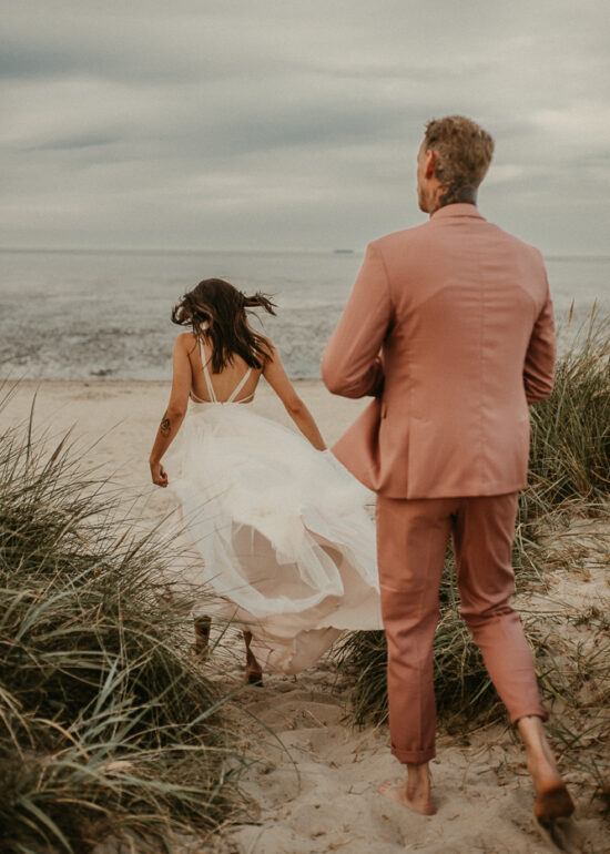 Ronja Bensch Hochzeitsfotograf Leverkusen: Hochzeit Fotoshooting Strand Schilling