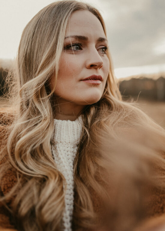 Ronja Bensch Hochzeitsfotograf Leverkusen: Portrait Fotoshooting natürliche Fotos