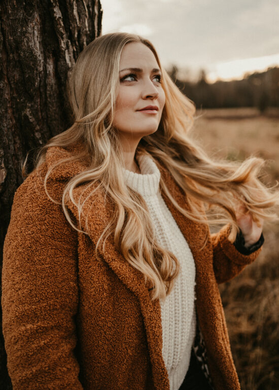 Ronja Bensch Hochzeitsfotograf Leverkusen: Portrait Fotoshooting natürliche Fotos