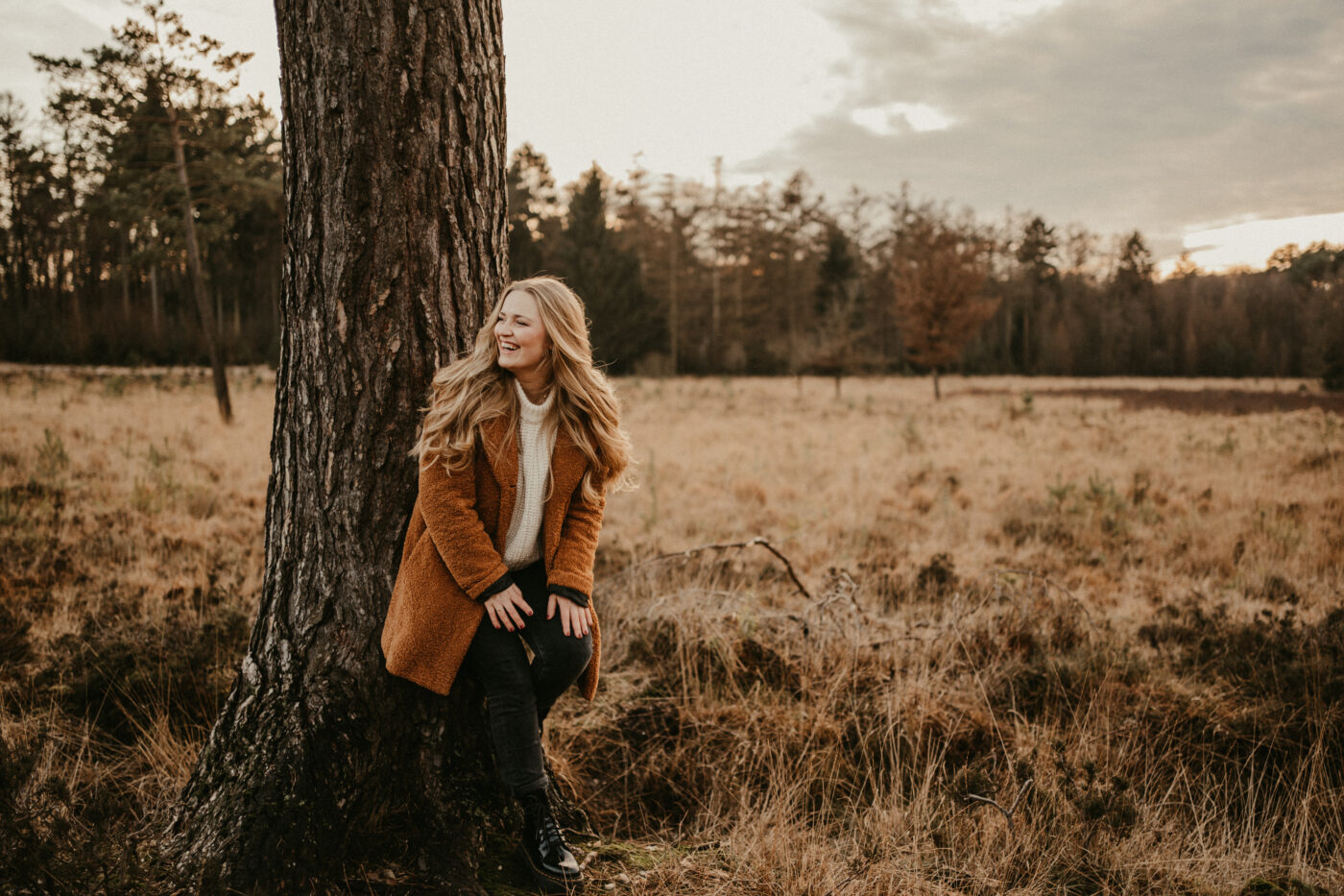 Ronja Bensch Hochzeitsfotograf Leverkusen: Portrait Fotoshooting natürliche Fotos