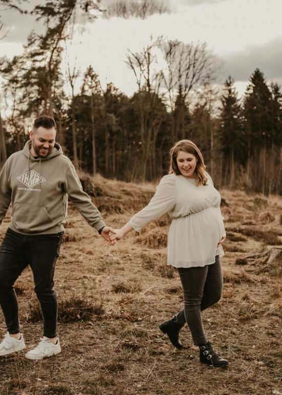 Ronja Bensch Hochzeitsfotograf Leverkusen: Babybauch Fotoshooting Outdoor Solingen