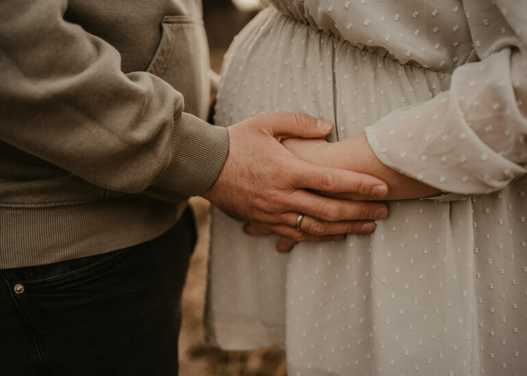 Ronja Bensch Hochzeitsfotograf Leverkusen: Babybauch Fotoshooting Outdoor Solingen