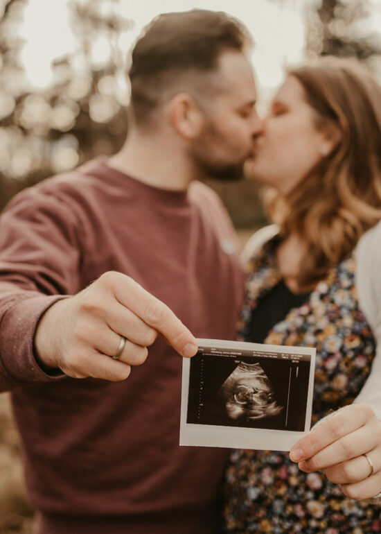 Ronja Bensch Hochzeitsfotograf Leverkusen: Babybauch Fotoshooting Outdoor Solingen