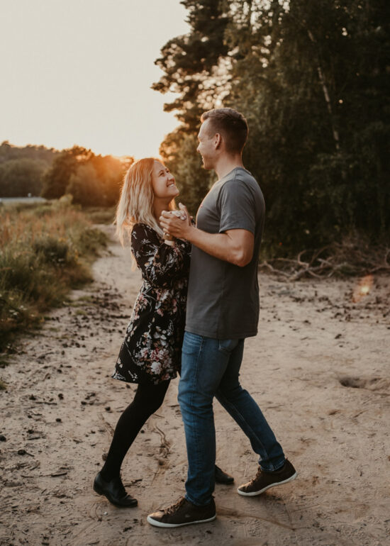 Ronja Bensch Hochzeitsfotograf Leverkusen: Paar Fotoshooting Wahner Heide