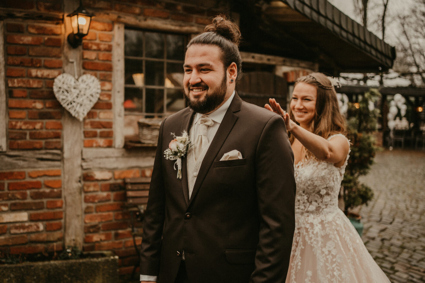 Ronja Bensch Fotografie – Hochzeitsfotograf Leverkusen: First Look Fotoshooting