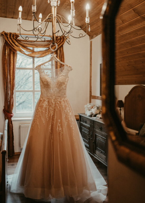 Ronja Bensch Fotografie – Hochzeitsfotograf Leverkusen: Hochzeitskleid