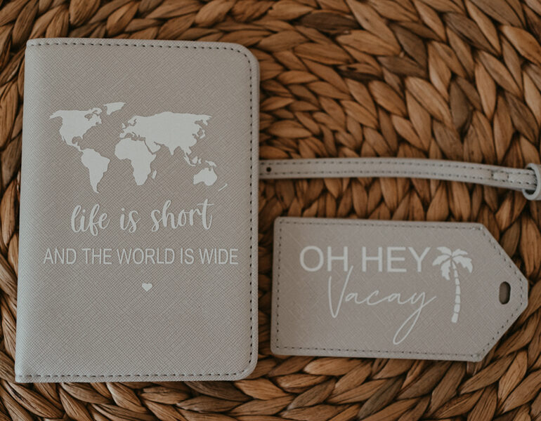 Reiseaccessoires beige grau personalisierbar