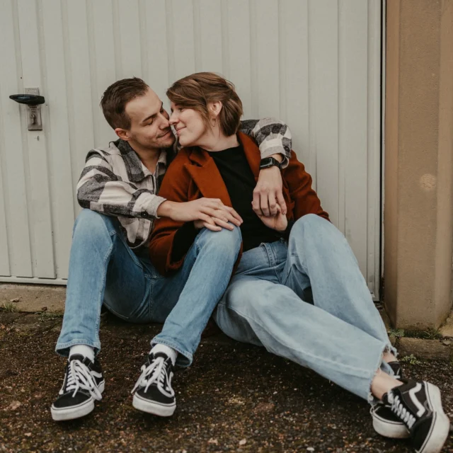 Welcome 2025 - wenn man sich fürs neue Jahr vornimmt wieder mehr auf Instagram zu arbeiten und erst am 09.01 zum posten kommt 🫣 
Um mal alle gängigen Fragen zu klären:
Ja ich fotografiere Hochzeiten, Familien, Babybauchshootings und Newbornshootings. 
Für dieses Jahr möchte ich noch mehr Familien begleiten, einfach weil das jetzt noch mehr zu meinem persönlichen Thema geworden ist! :) Ich nehme aus diesem Grund auch wieder Shootings am Wochenende innerhalb dieser Saison an und begleite auch wieder kürzere Hochzeiten - einfach um selber mehr Zeit mit meiner eigenen, kleinen Familie verbringen zu können ✨Ich freue mich auf all eure Anfragen, eure Ronja 🧡  #fotografie #selbstständigkeit #lebenmitkind #planung2025 #fotografin #leverkusen #hochzeitsfotografie #hochzeiten #familien #paare